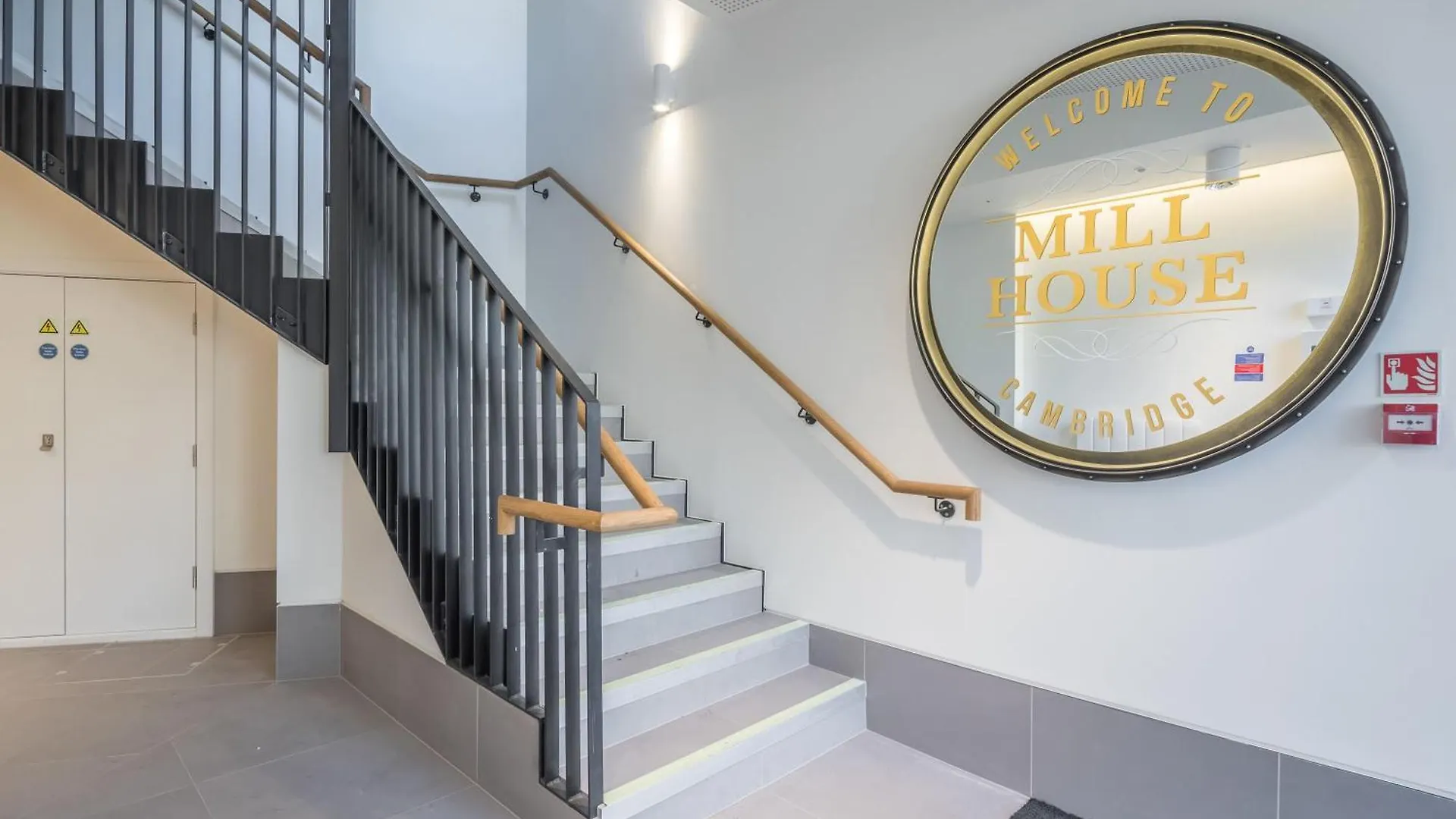 Fabulous Central Apt With Balcony & Parking Cambridge